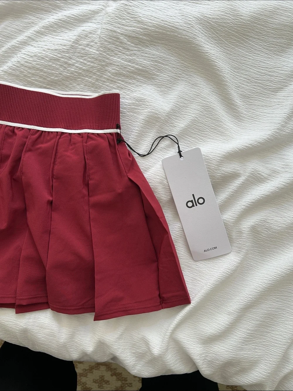ALO Yoga Women's Crimson Pleated Active Mini Skirt